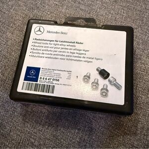 NWOT Mercedes-Benz OEM Wheel Lock Bolt Set Anti-Theft Lug Bolts B66470156